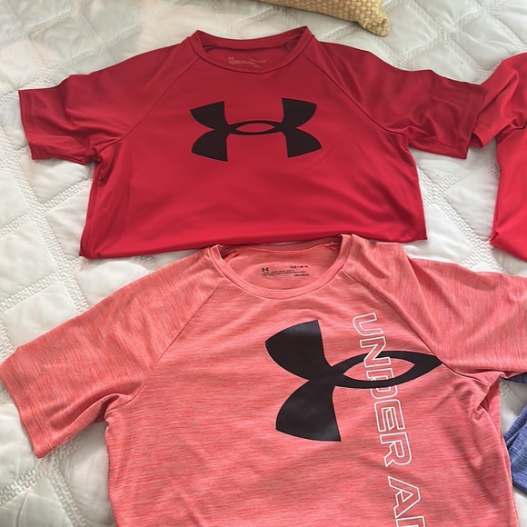 (4) Underarmour dri fit shirts in excellent condition - Picture 2 of 3